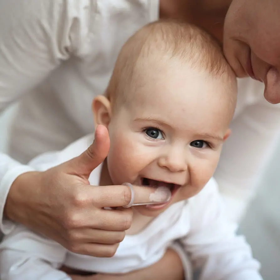 Support baby with teething with massage